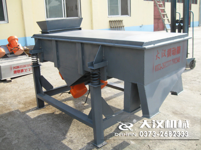 1016型直線振動篩的材質分為：不銹鋼，碳鋼兩種可以選擇。